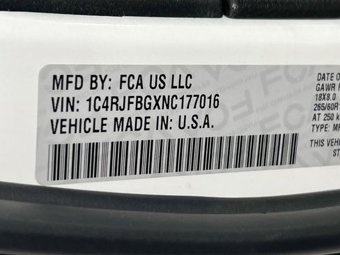 Used 2022 Jeep Grand Cherokee Limited image 32