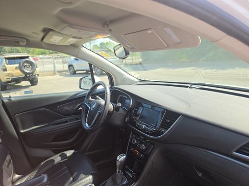 Used 2022 Buick Encore Preferred FWD image 35