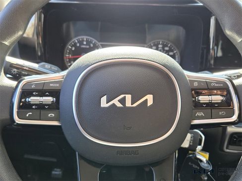 Used 2023 Kia Sorento LX image 30
