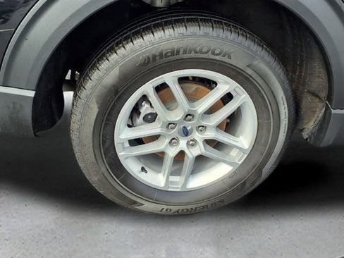 Used 2025 Ford Explorer Active AWD/4WD image 9