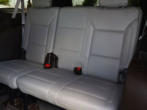 Used 2023 GMC Yukon XL SLT w/ SLT Premium Package RWD image 24