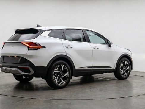 Used 2025 Kia Sportage LX image 9