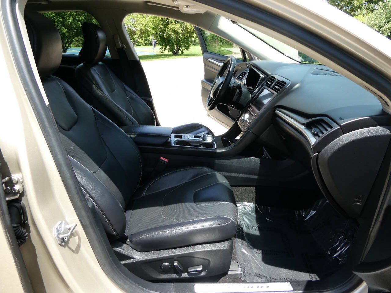 Used 2019 Ford Fusion Titanium AWD/4WD image 29