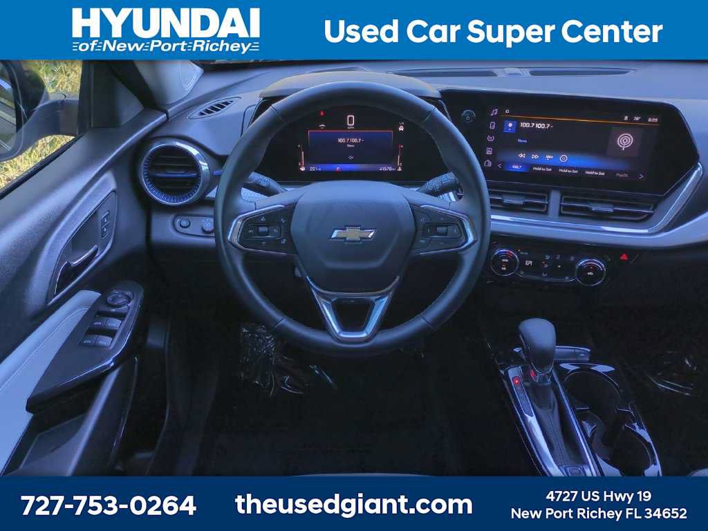 Used 2024 Chevrolet Trax LT w/ Driver Confidence Package FWD image 17