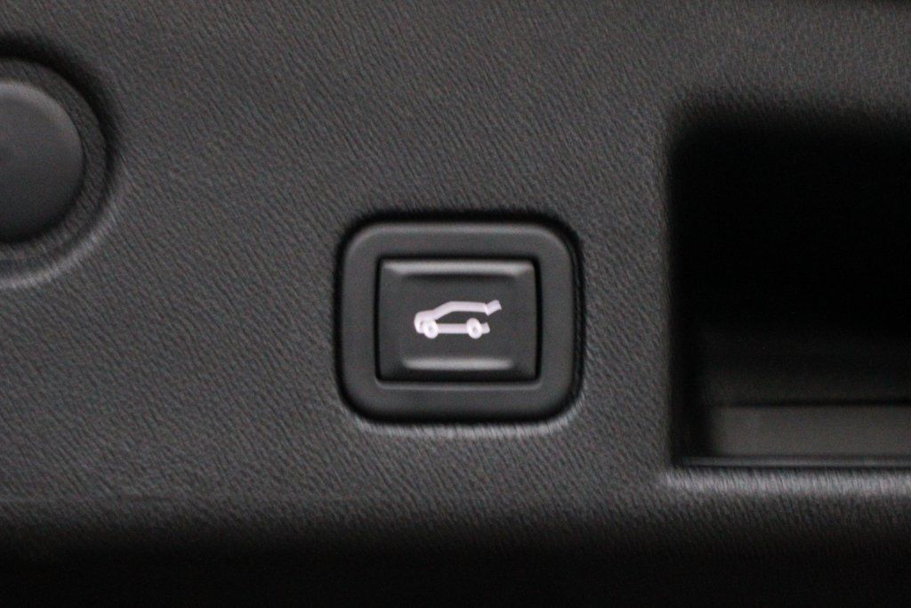 Used 2022 Chevrolet Equinox LT w/ Driver Convenience Package FWD image 9