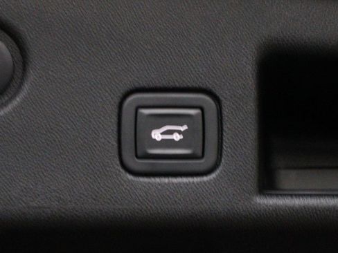 Used 2022 Chevrolet Equinox LT w/ Driver Convenience Package image 9