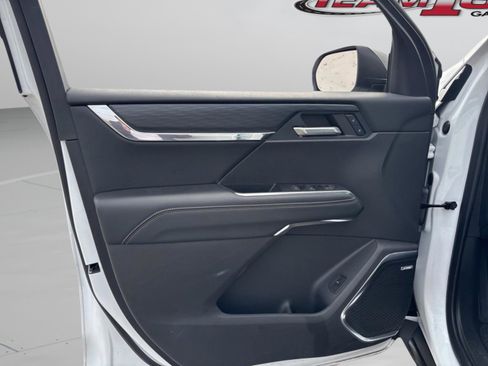 Used 2024 GMC Acadia Elevation image 26