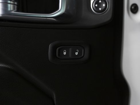 Used 2021 Jeep Wrangler Sport image 12