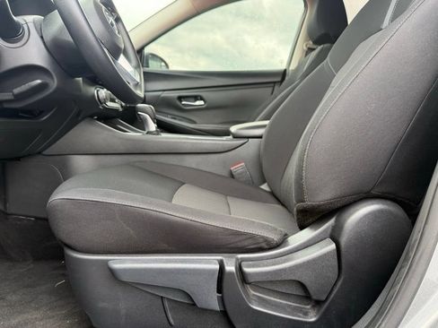 Used 2024 Nissan Sentra SV FWD image 9