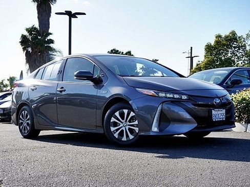 Used 2020 Toyota Prius Prime XLE FWD image 2