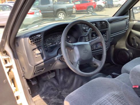 Used 2002 Chevrolet S10 Pickup 4x4 Extended Cab w/ Comfort Convenience Pkg image 23