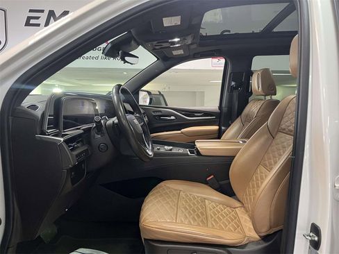 Used 2022 Cadillac Escalade Premium Luxury image 18