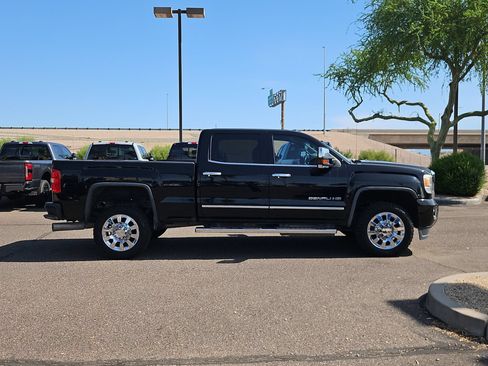 Used 2016 GMC Sierra 2500 Denali w/ Duramax Plus Package AWD/4WD image 4