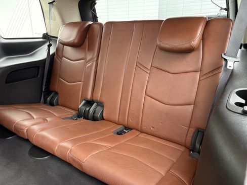 Used 2018 Cadillac Escalade Luxury image 14