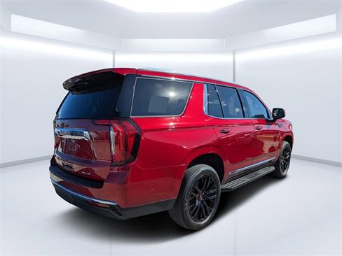 Used 2024 GMC Yukon SLT w/ SLT Luxury Package image 3