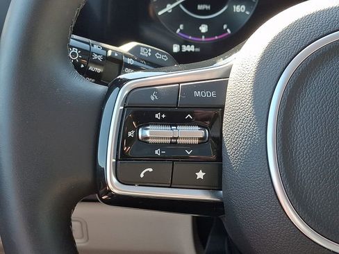 Used 2024 Kia Carnival SX Prestige FWD image 19