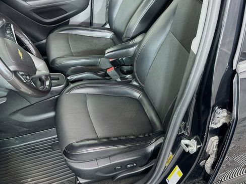 Used 2019 Chevrolet Trax LT w/ LT Convenience Package image 18