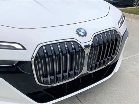 Used 2024 BMW 740i image 29