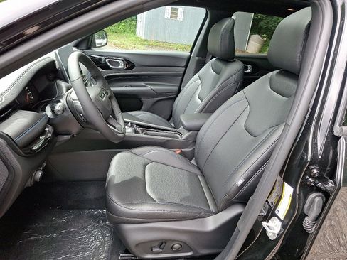 New 2025 Jeep Compass Limited w/ Sun & Sound Group image 7