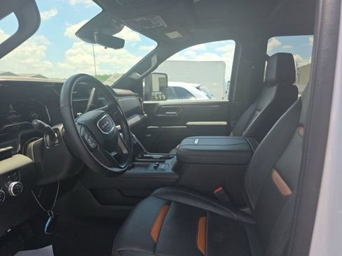 Used 2025 GMC Sierra 2500 AT4 w/ AT4 Premium Plus Package AWD/4WD image 8