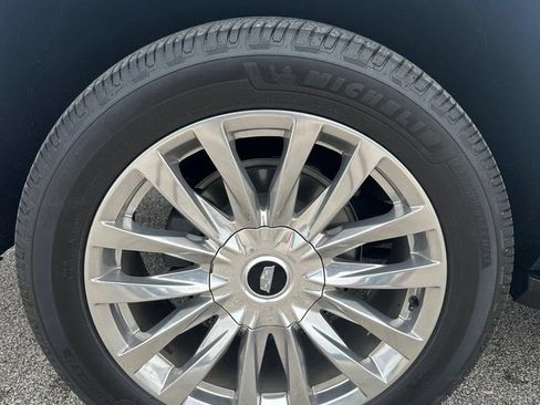 Used 2021 Cadillac Escalade Premium Luxury AWD/4WD image 11