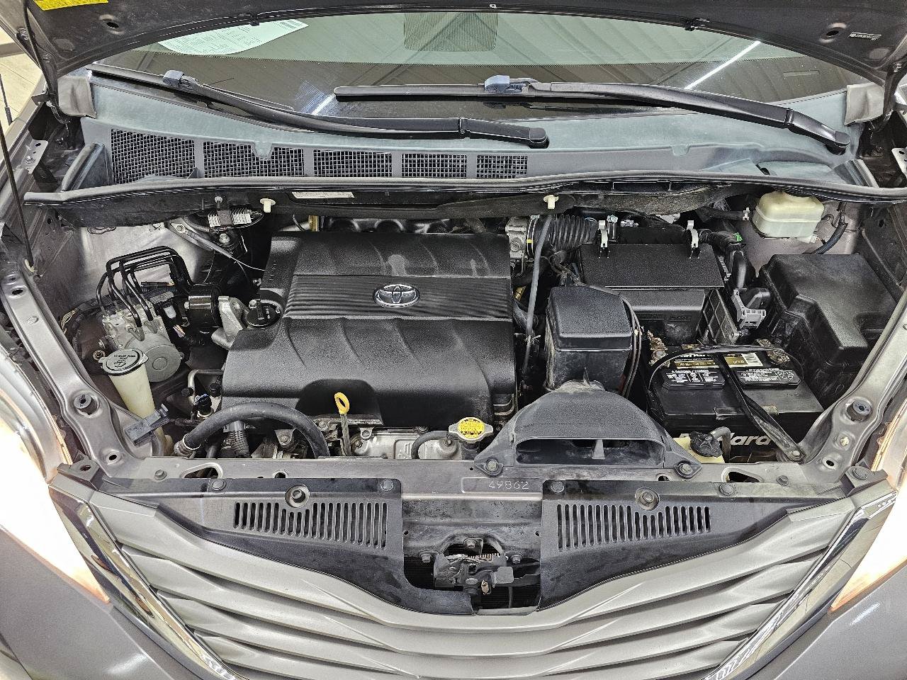 Used 2013 Toyota Sienna XLE FWD image 48