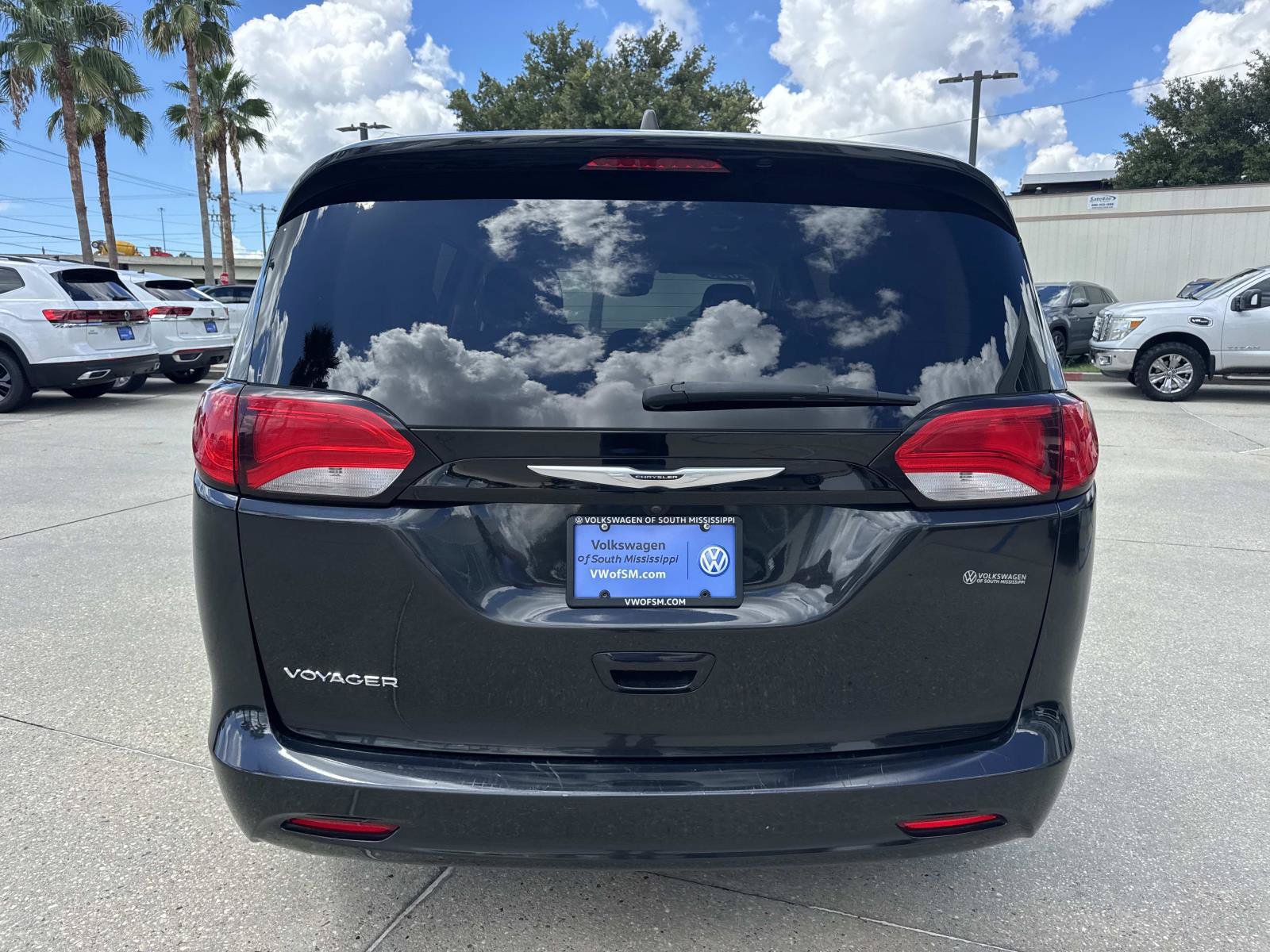 Used 2023 Chrysler Voyager LX FWD image 6