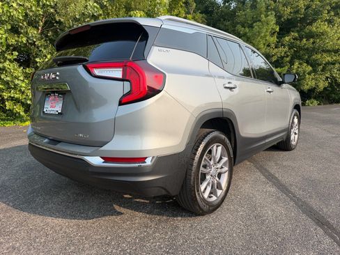 Used 2024 GMC Terrain SLT AWD/4WD image 16