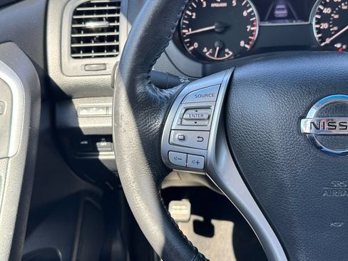 Used 2016 Nissan Altima 2.5 SV FWD image 11