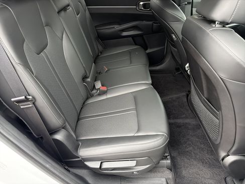 Used 2023 Kia Sorento S w/ Panoramic Sunroof Package image 16