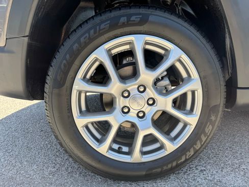 Used 2022 Jeep Compass Latitude image 8