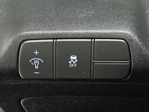 Certified 2025 Hyundai Elantra Sport FWD image 33