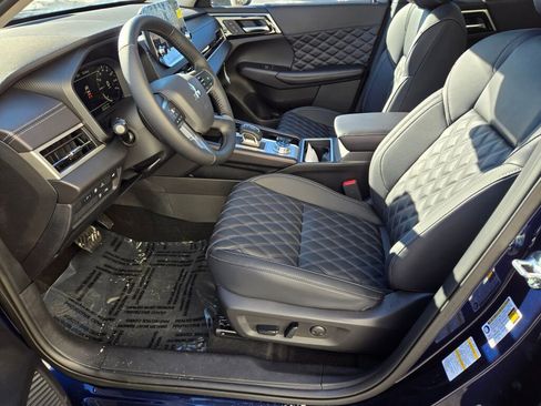 New 2025 Mitsubishi Outlander SEL image 18