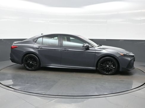 Used 2025 Toyota Camry SE FWD image 7