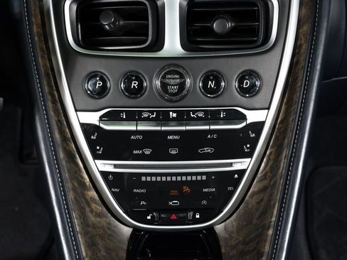 Used 2019 Aston Martin DB11 Volante image 29