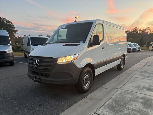 Used 2023 Mercedes-Benz Sprinter 144 Cargo image 9