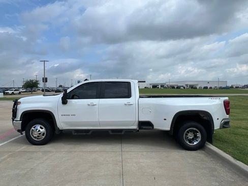 Used 2026 Chevrolet Silverado 3500 LT w/ All Star Edition AWD/4WD image 3