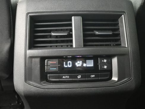 Used 2023 Volkswagen Atlas SE AWD/4WD image 23