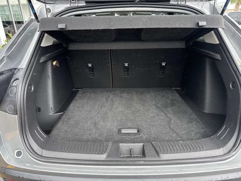 Used 2025 Chevrolet Trax LT FWD image 9