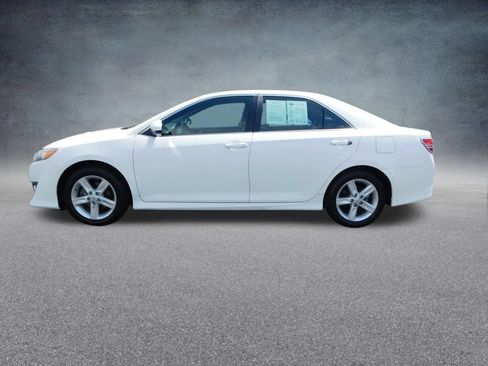 Used 2014 Toyota Camry SE FWD image 6