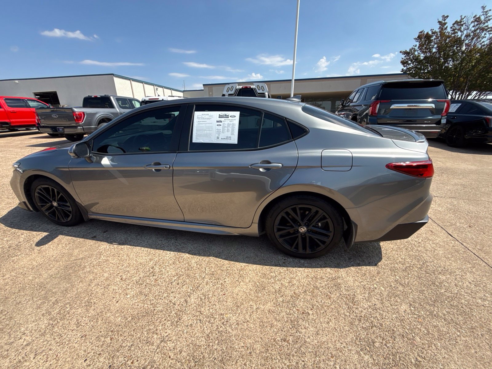 Used 2025 Toyota Camry SE w/ Multimedia Upgrade Package FWD image 4