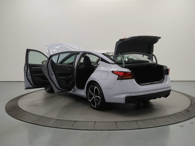 Used 2024 Nissan Altima 2.5 SR FWD image 12