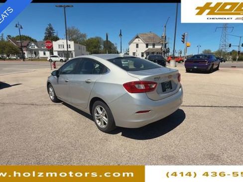 Certified 2017 Chevrolet Cruze LT w/ Convenience Package FWD image 6