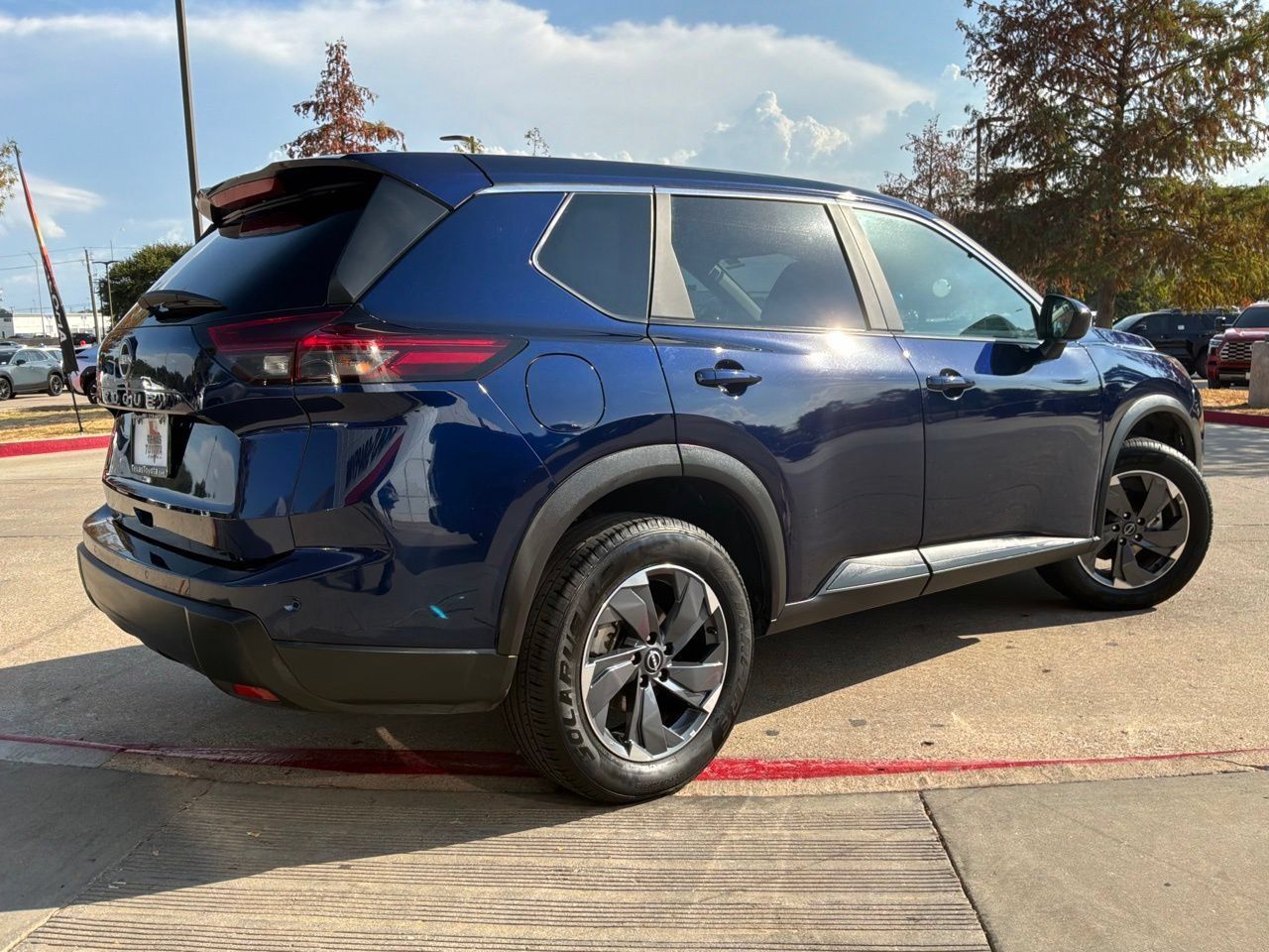 Used 2025 Nissan Rogue SV FWD image 6