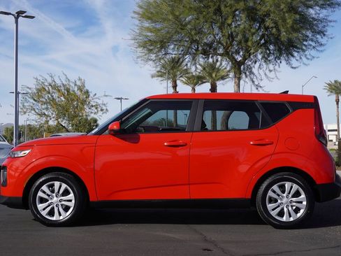 Used 2021 Kia Soul LX image 2