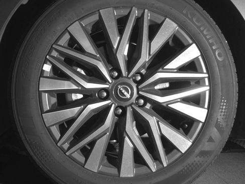 Used 2025 Nissan Altima 2.5 SV FWD image 12