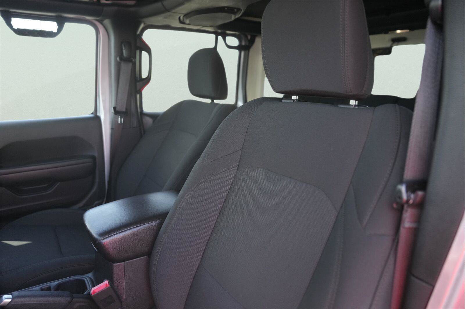 Used 2018 Jeep Wrangler Unlimited Sport S AWD/4WD image 10