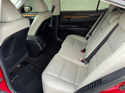 Used 2013 Lexus ES 300h w/ Premium Pkg FWD image 17