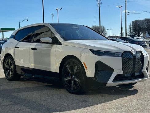 Used 2022 BMW iX xDrive50 w/ Sport Package image 13