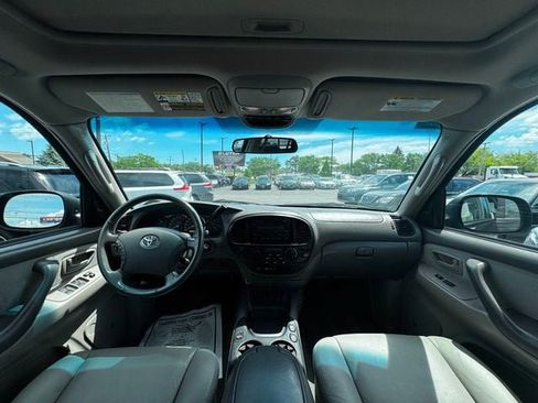 Used 2005 Toyota Sequoia SR5 AWD/4WD image 21